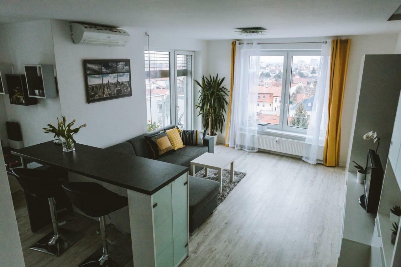 Design Apartment, The City Centre Close To The Health Spa Piest'any Ngoại thất bức ảnh
