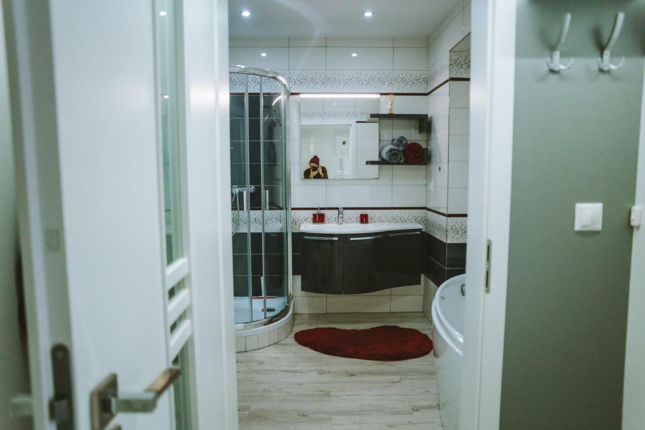 Design Apartment, The City Centre Close To The Health Spa Piest'any Ngoại thất bức ảnh