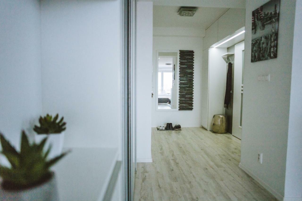 Design Apartment, The City Centre Close To The Health Spa Piest'any Ngoại thất bức ảnh