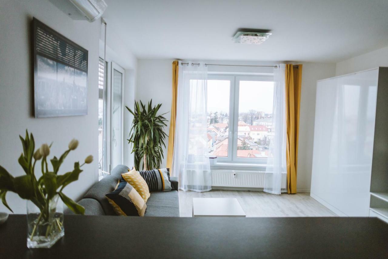 Design Apartment, The City Centre Close To The Health Spa Piest'any Ngoại thất bức ảnh